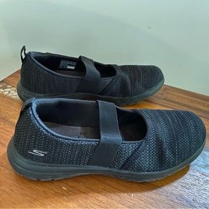 Sketchers air cooled yoga mat women’s size 8